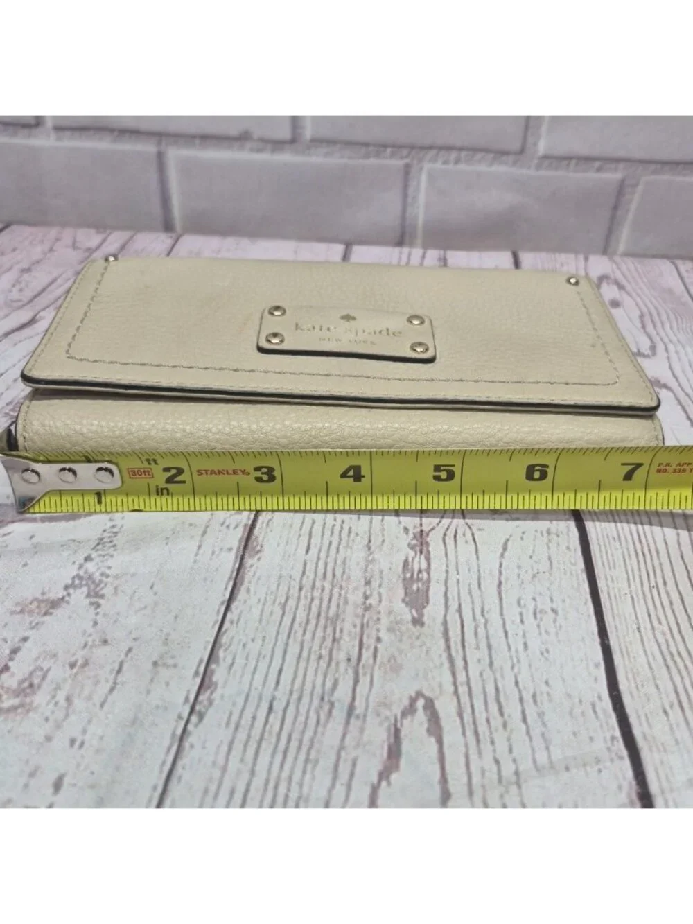 Kate Spade New York Clutch‎ Wallet Med Pebbled Beige Bifold ~Zippered Storage